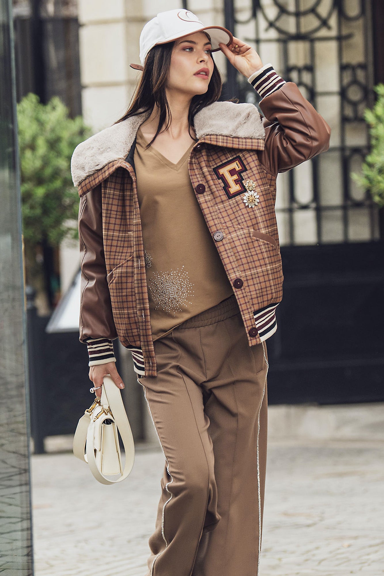 MANTEAU À COL EN FOURRURE