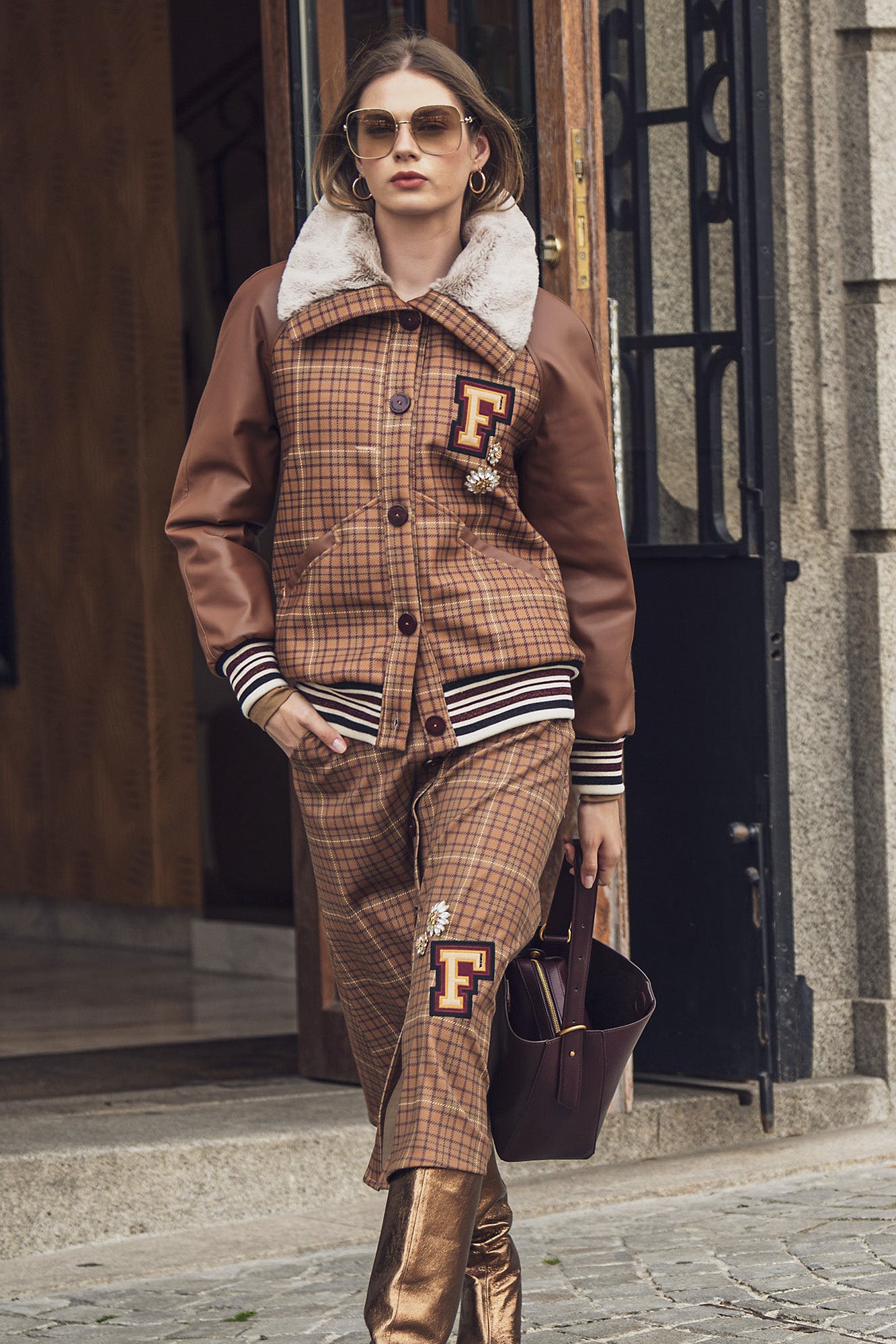 MANTEAU À COL EN FOURRURE