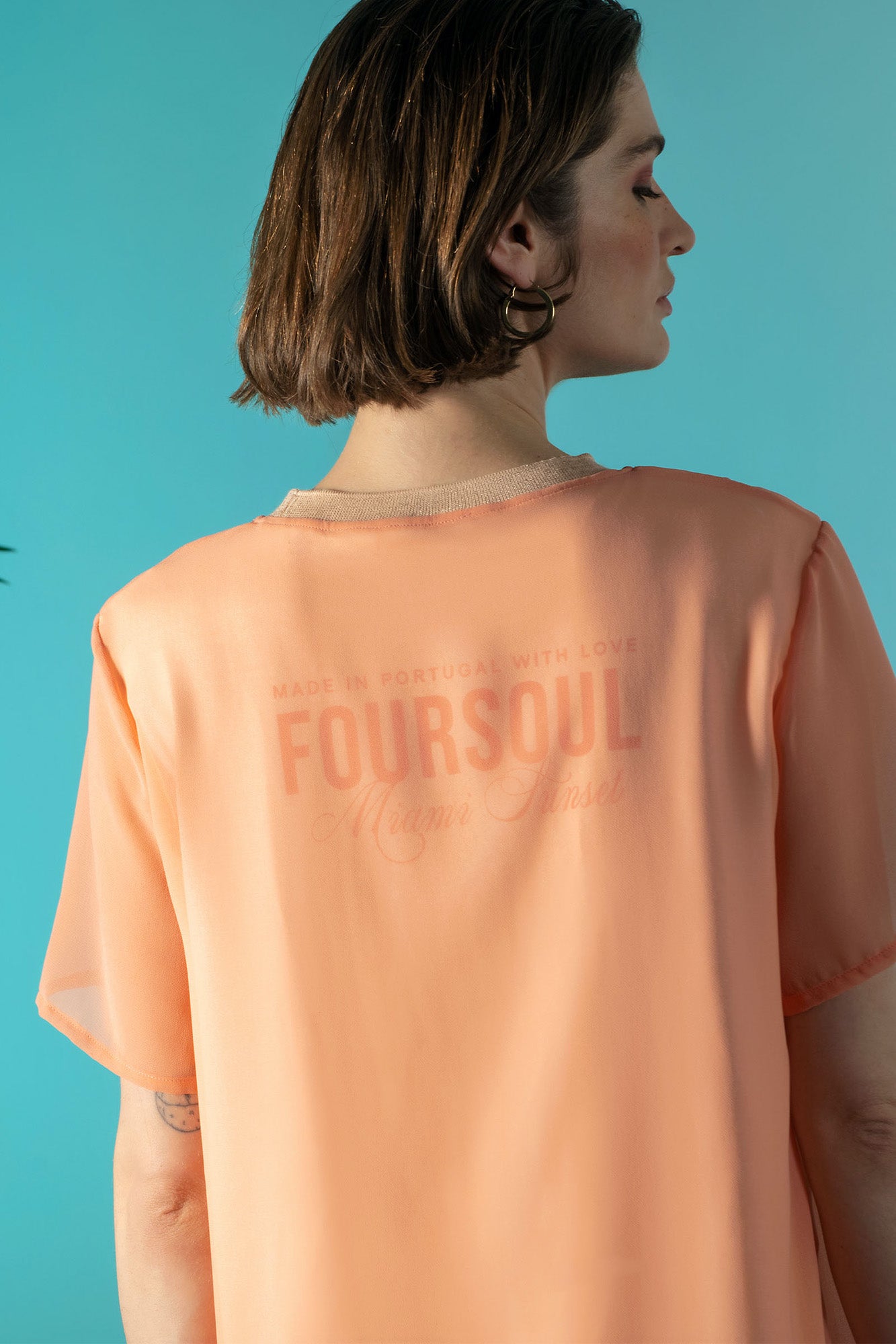 T-SHIRT MALHA COM TRANSPARENCIA