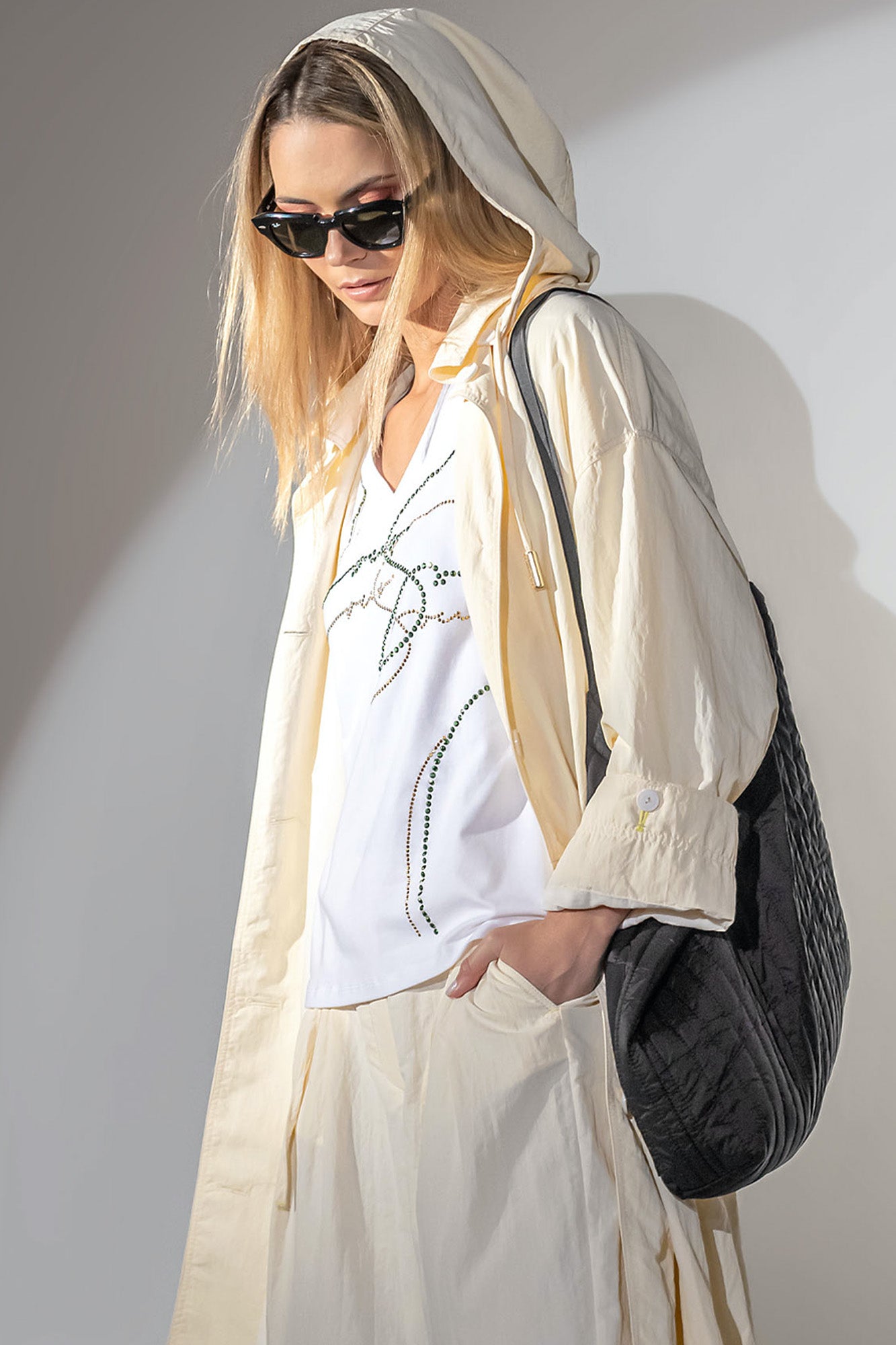 T-SHIRT MALHA DECOTE BICO