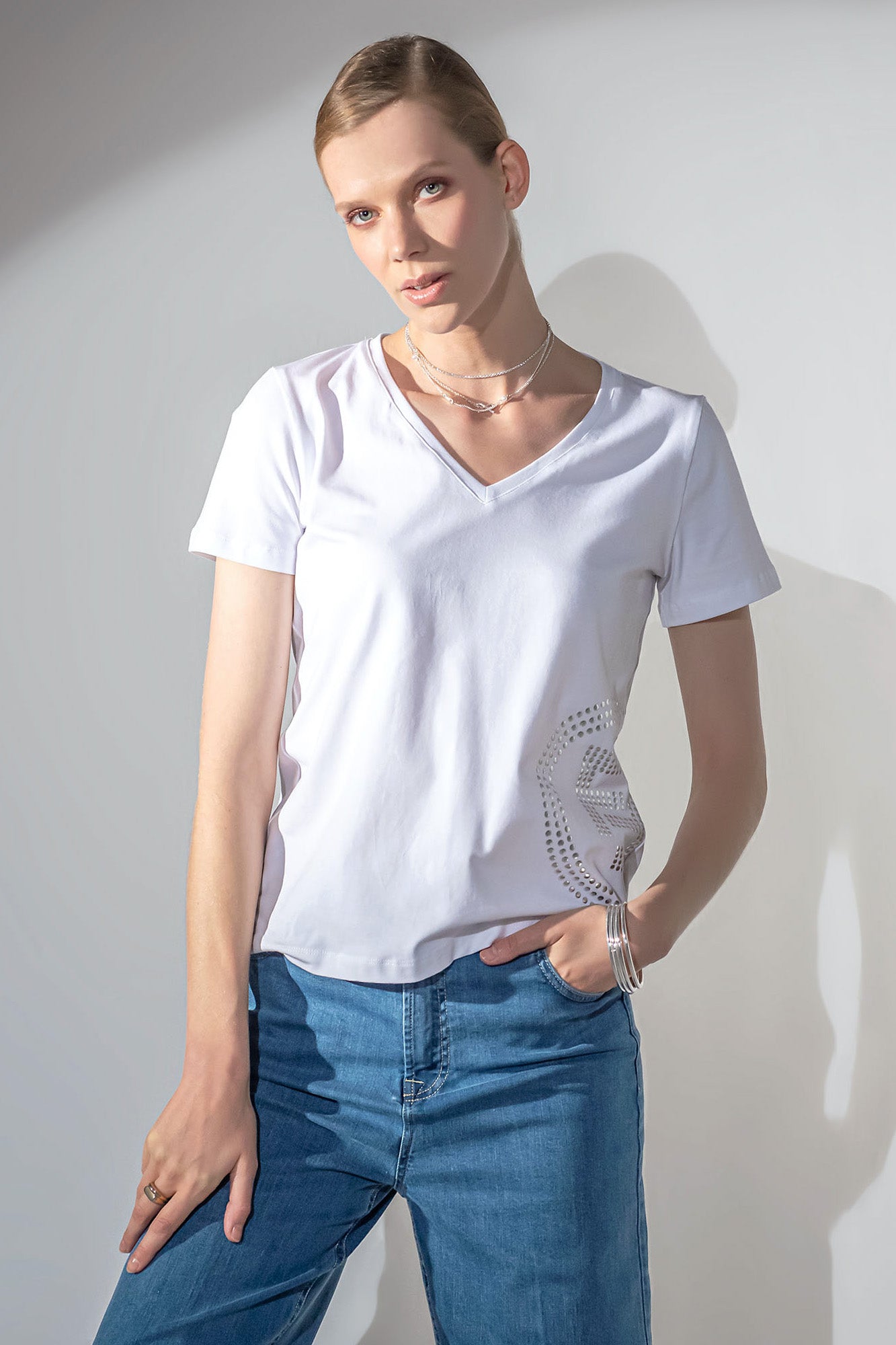 T-SHIRT MALHA DECOTE BICO DENIM