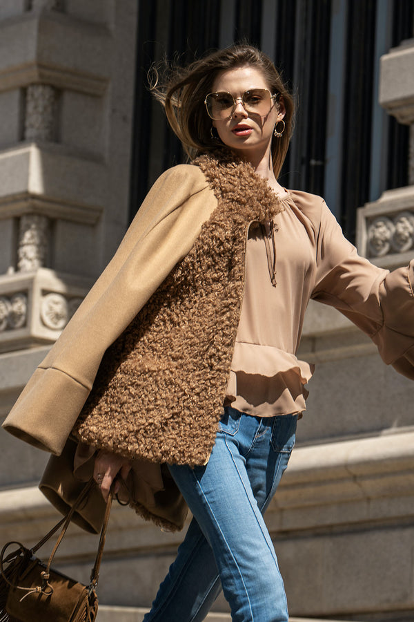 CASACO COM ENCAIXES PÊLO