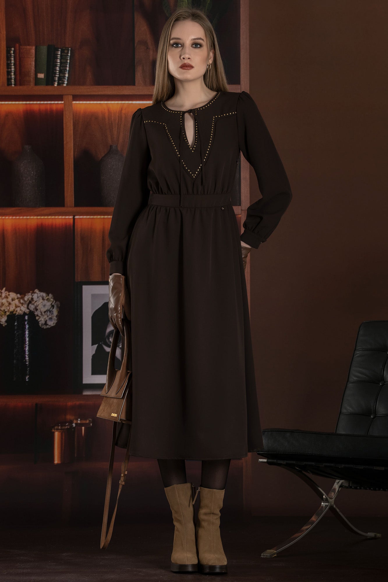 VESTIDO MIDI COM TACHAS