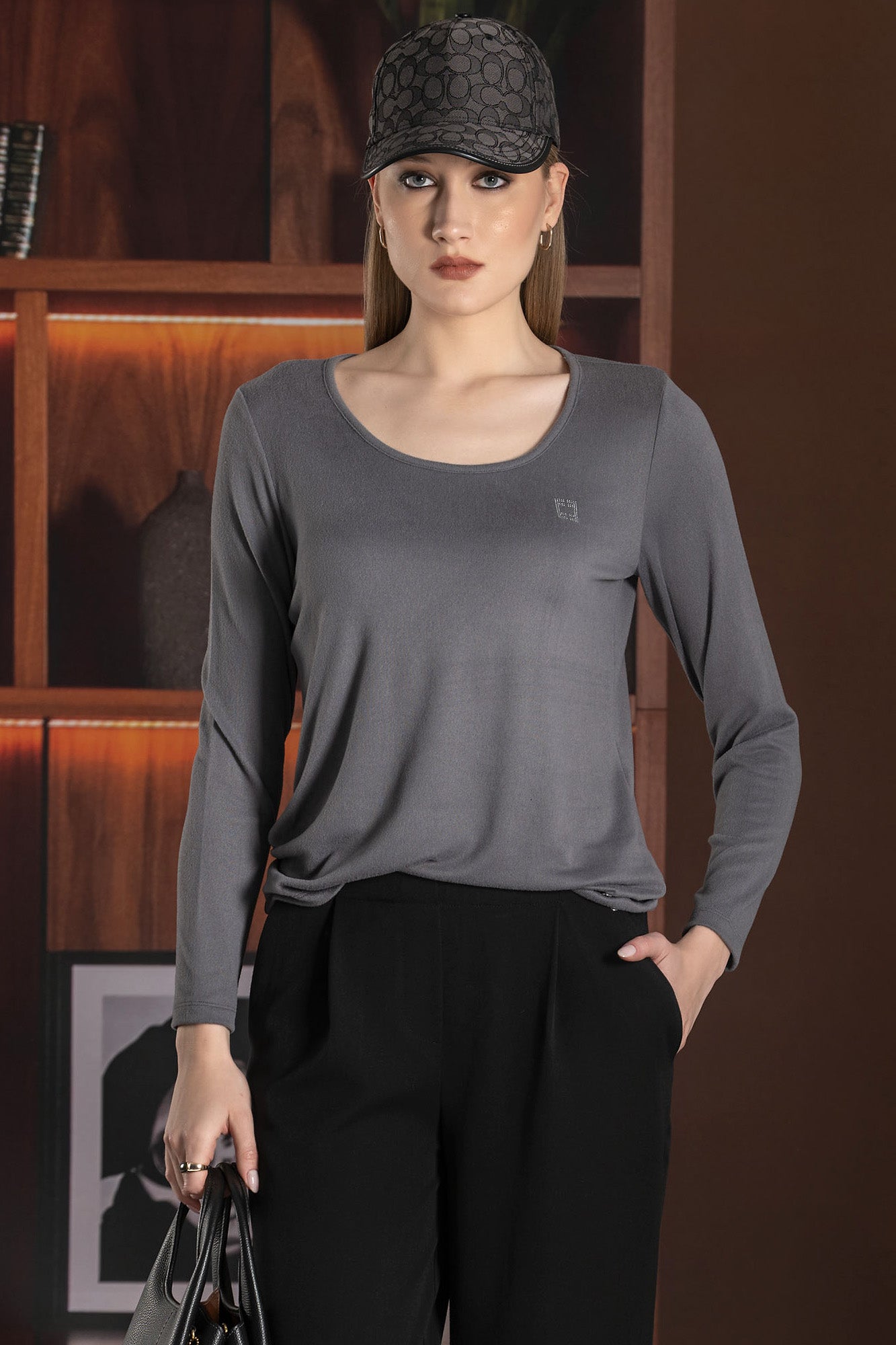 FS26210690 GREY